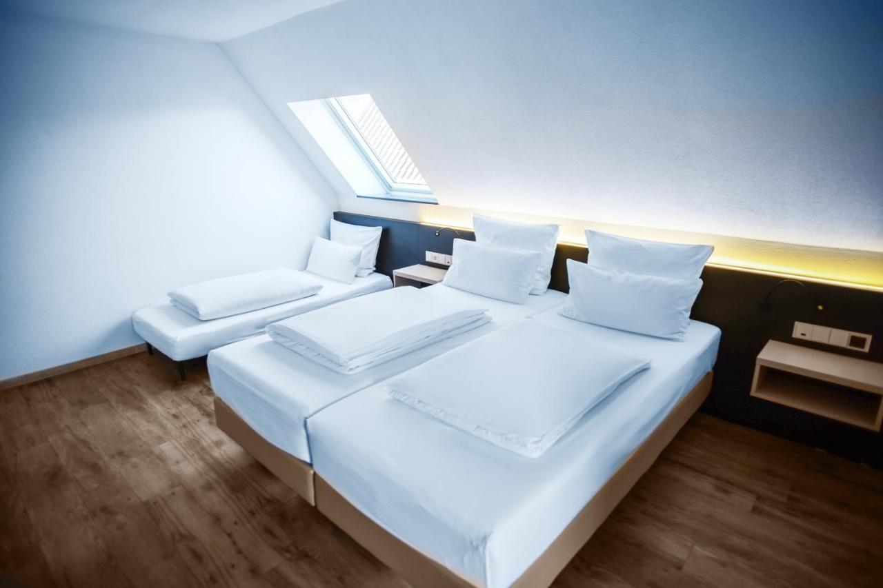 Hotel U7 Мецинген Екстериор снимка