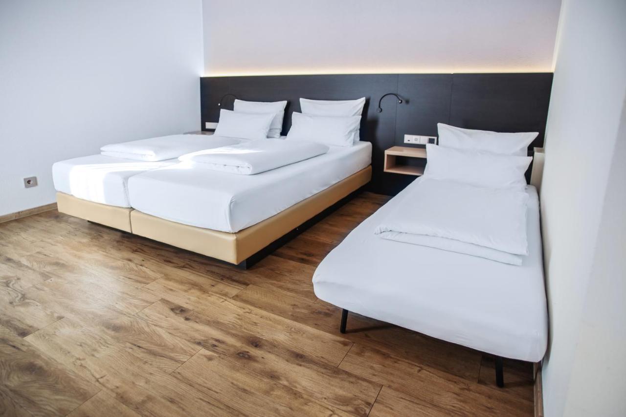 Hotel U7 Мецинген Екстериор снимка