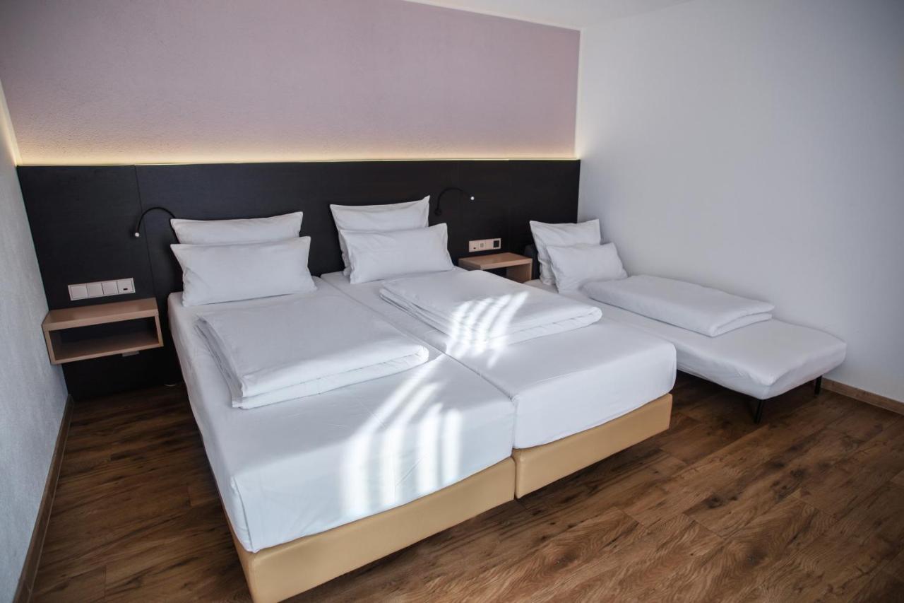 Hotel U7 Мецинген Екстериор снимка