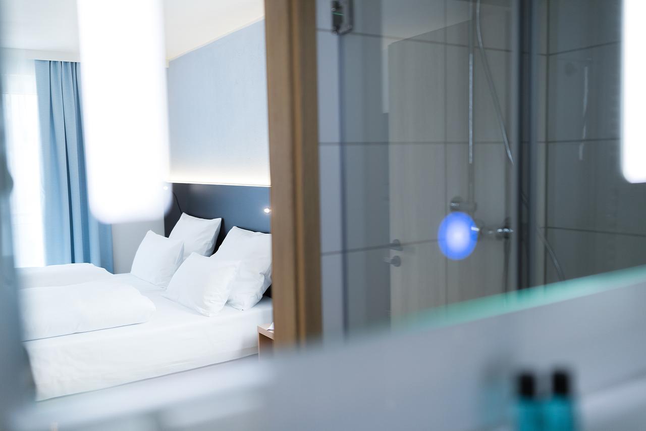 Hotel U7 Мецинген Екстериор снимка