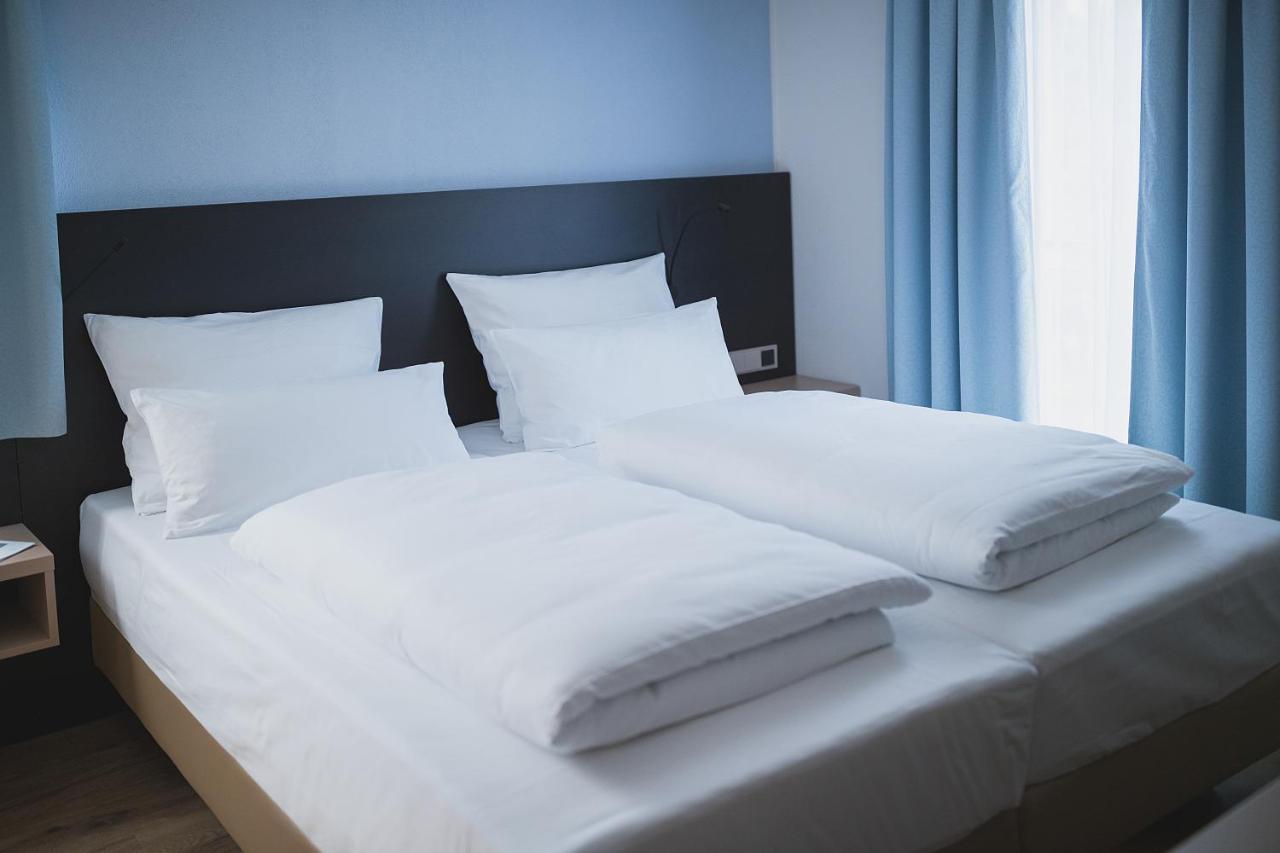 Hotel U7 Мецинген Екстериор снимка