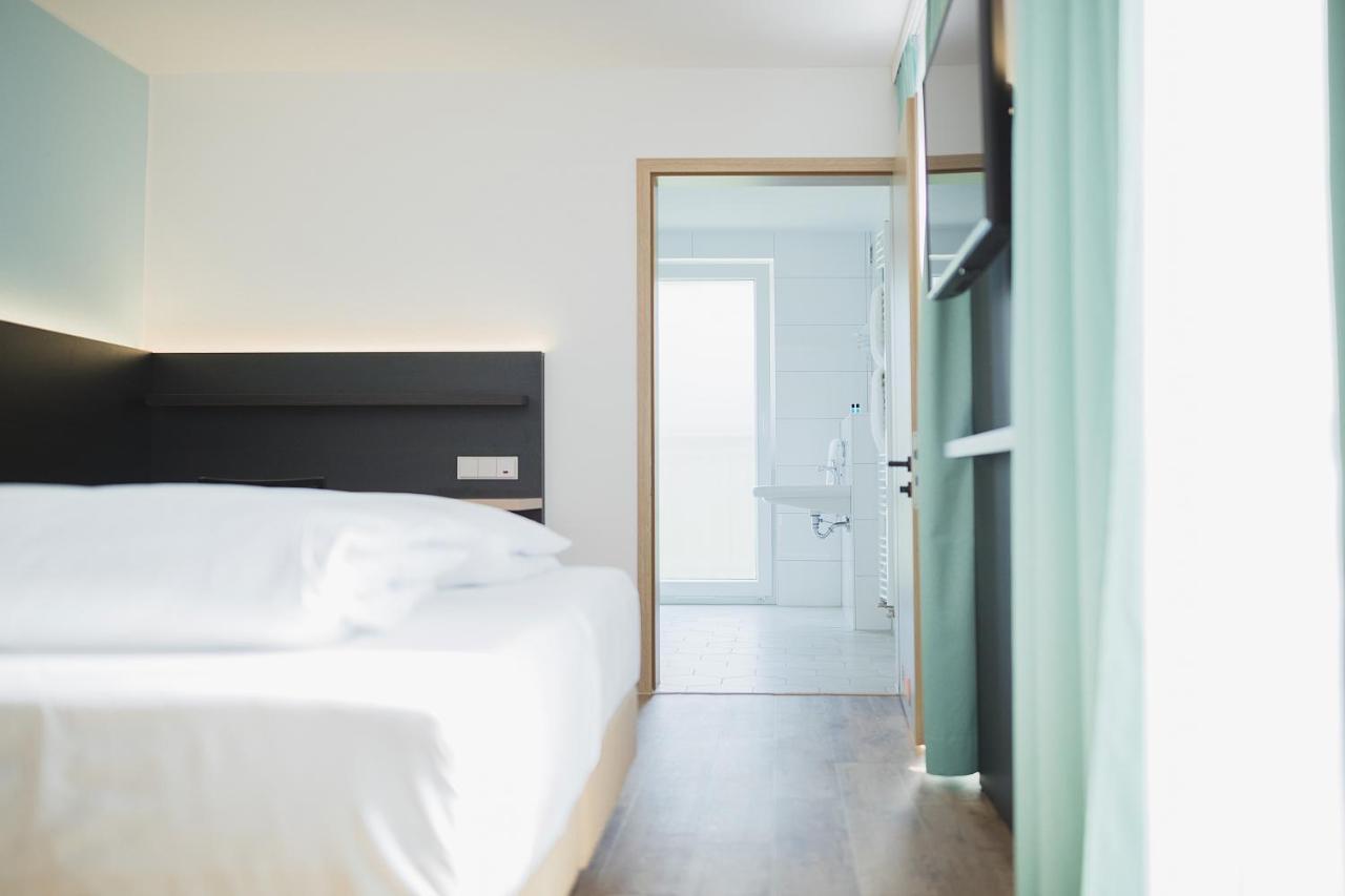 Hotel U7 Мецинген Екстериор снимка