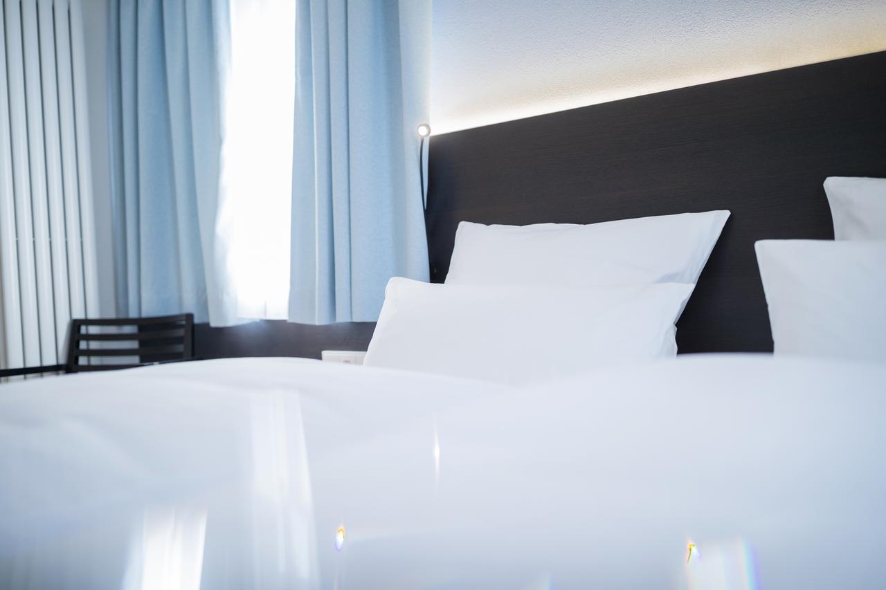 Hotel U7 Мецинген Екстериор снимка